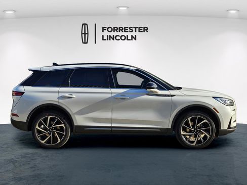 New 2026 Lincoln Corsair Reserve image 2