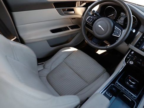 Used 2017 Jaguar XF Prestige image 20