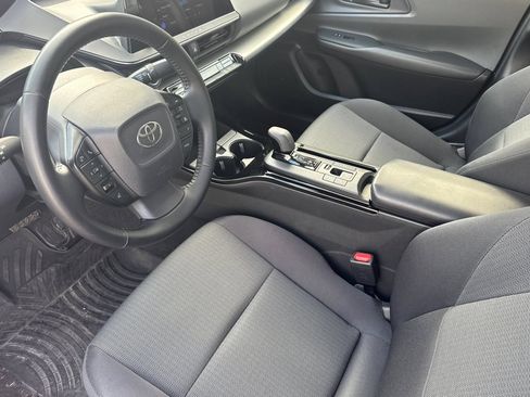 Used 2025 Toyota Prius LE FWD image 10