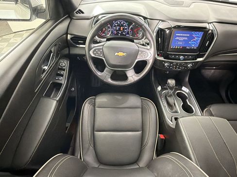 Used 2022 Chevrolet Traverse Premier FWD image 28