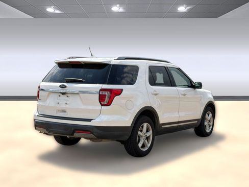 Used 2019 Ford Explorer XLT w/ Equipment Group 202A FWD image 9