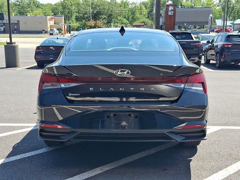 Used 2023 Hyundai Elantra SEL FWD image 5