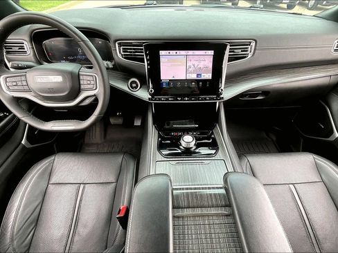 Used 2024 Jeep Wagoneer Series II w/ Flexible Seating Group RWD image 15