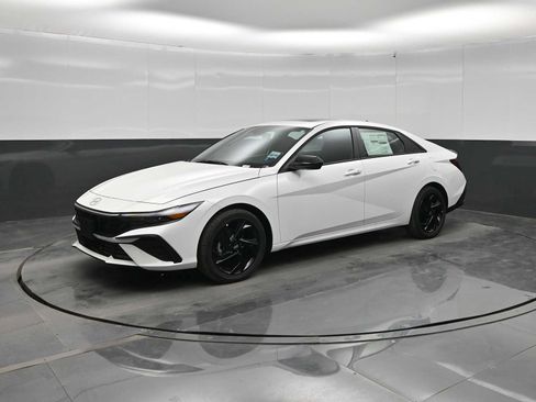 New 2026 Hyundai Elantra SEL Sport FWD image 4