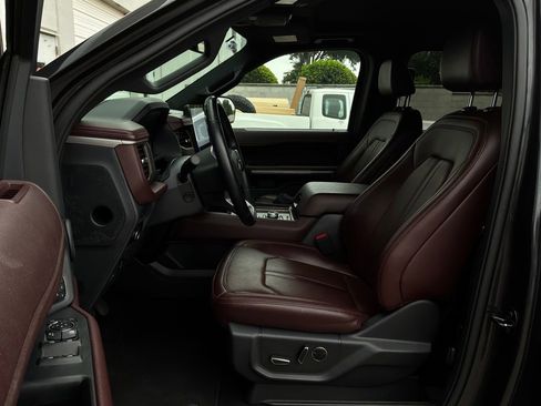 Used 2024 Ford Expedition Limited AWD/4WD image 10