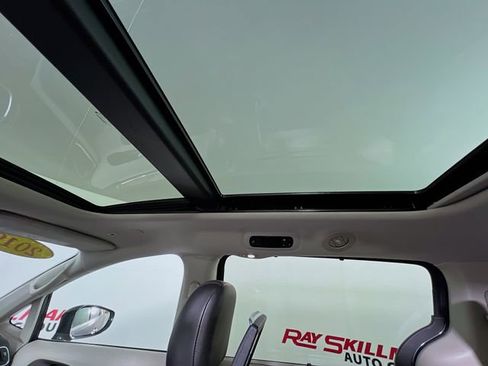 Used 2019 Chrysler Pacifica Limited FWD image 25