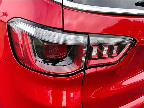 Used 2018 Jeep Compass Latitude image 28