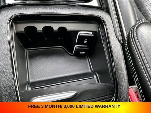 Used 2025 Chrysler Pacifica Limited FWD image 40