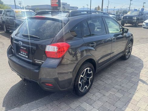 Used 2017 Subaru Crosstrek 2.0i Limited image 3