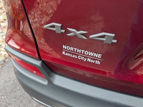 Used 2019 Jeep Cherokee Trailhawk w/ Comfort/Convenience Group AWD/4WD image 22