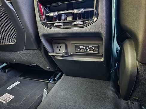 New 2025 Jeep Grand Cherokee Laredo X w/ Luxury Tech Group I image 39