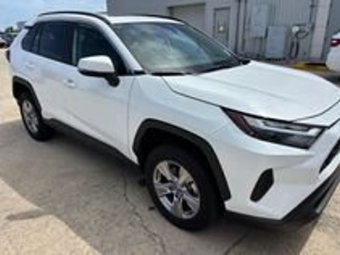 Used 2023 Toyota RAV4 XLE w/ Convenience Package FWD image 4
