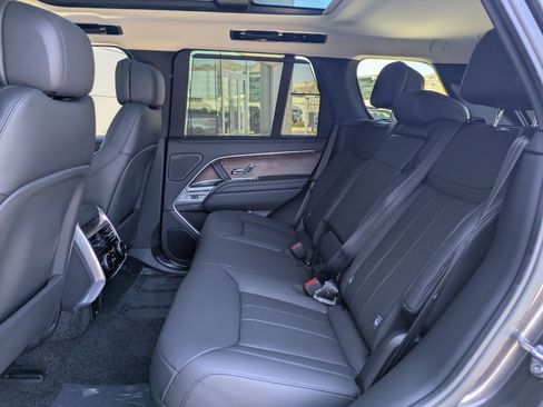 Used 2025 Land Rover Range Rover SE image 27