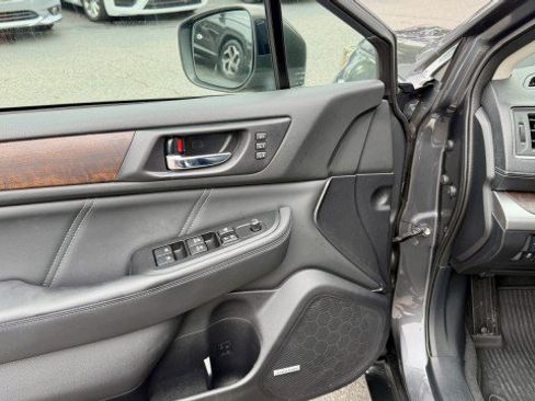 Used 2019 Subaru Outback 2.5i Limited AWD/4WD image 9