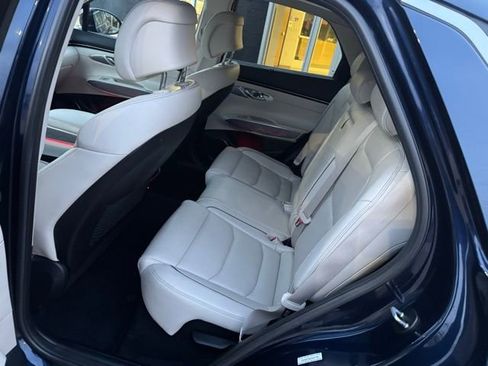 Used 2022 Genesis GV70 2.5T w/ Advanced Package image 39