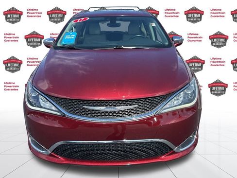 Used 2017 Chrysler Pacifica Limited image 2