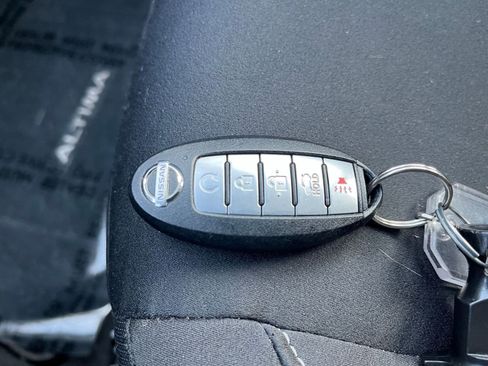 Used 2025 Nissan Altima 2.5 SV image 22