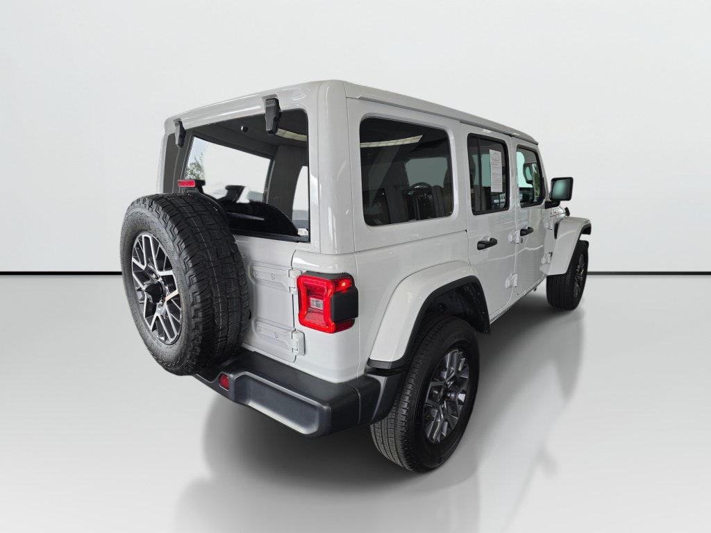Used 2025 Jeep Wrangler Unlimited Sahara AWD/4WD image 5