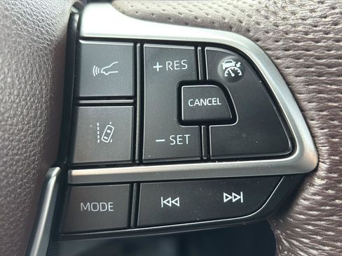 Used 2023 Toyota Sienna Platinum image 34