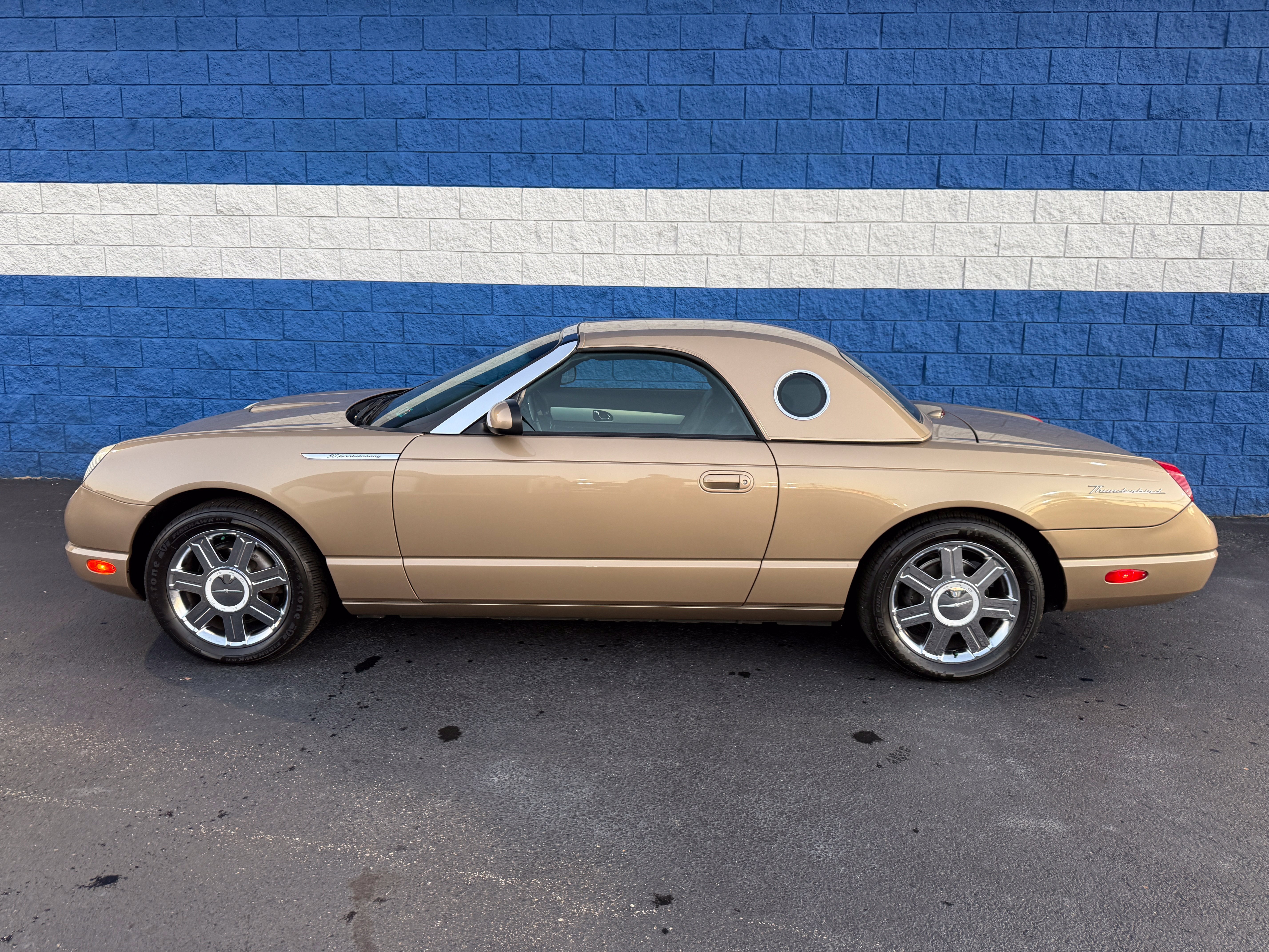 Used 2005 Ford Thunderbird RWD image 14