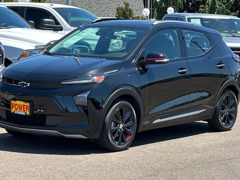 Used 2023 Chevrolet Bolt EUV Premier w/ Sun & Sound Package FWD image 8