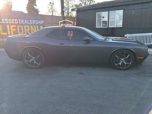 Used 2019 Dodge Challenger R/T RWD image 8