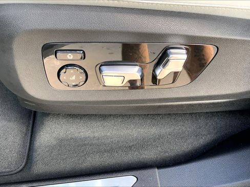 New 2026 BMW X5 xDrive40i w/ Climate Comfort Package image 16