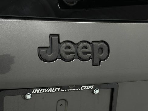 Used 2019 Jeep Cherokee Limited AWD/4WD image 37
