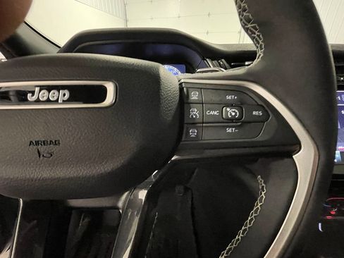 Used 2023 Jeep Grand Cherokee Altitude AWD/4WD image 34