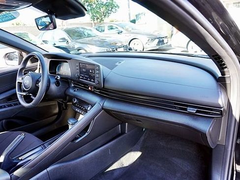 Certified 2025 Hyundai Elantra Sport FWD image 10