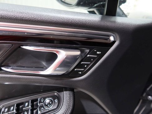 Used 2024 Porsche Macan AWD/4WD image 33