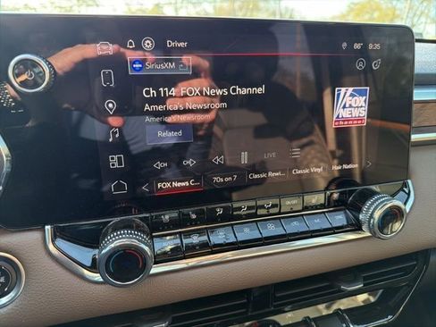 Used 2024 GMC Canyon Denali image 17