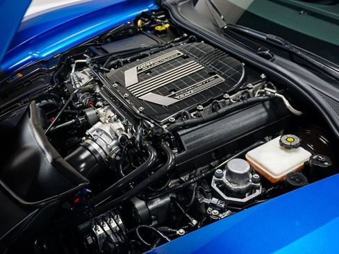 Used 2015 Chevrolet Corvette Z06 w/ 3LZ Preferred Equipment Group RWD image 17