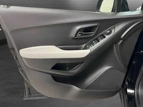 Used 2020 Chevrolet Trax LS w/ Tint and Cruise Package FWD image 9