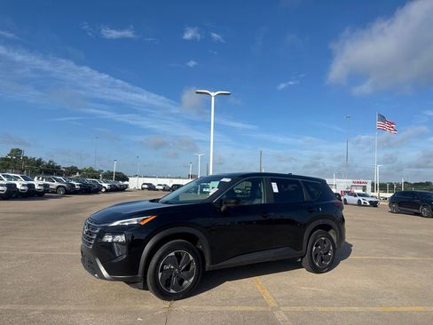 Certified 2025 Nissan Rogue SV FWD image 9