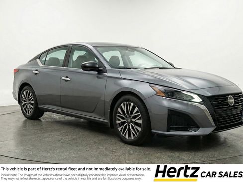Used 2025 Nissan Altima 2.5 SV image 1