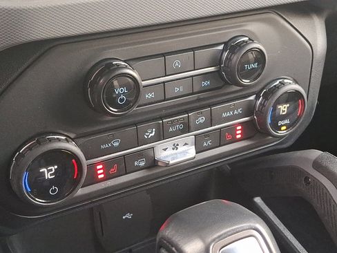 Used 2023 Ford Bronco Big Bend w/ Sasquatch Package image 15