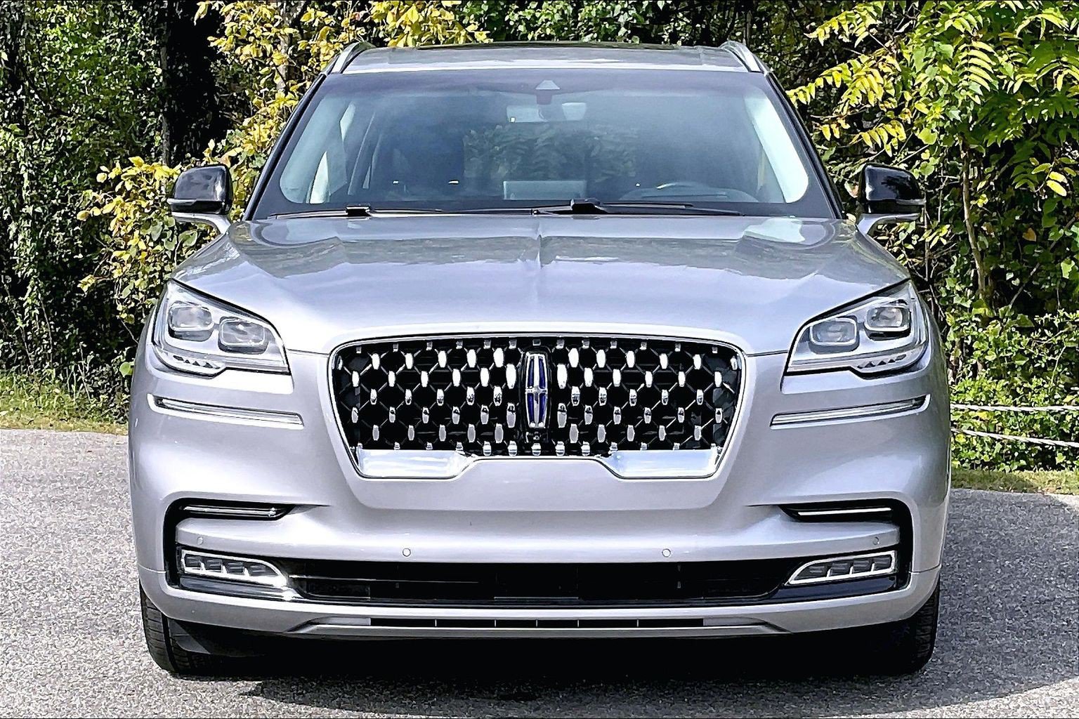 Used 2023 Lincoln Aviator Grand Touring w/ Equipment Group 301A AWD/4WD image 2