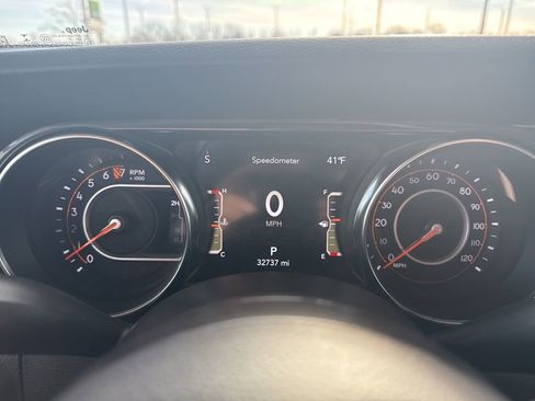 Used 2022 Jeep Gladiator Sport image 9