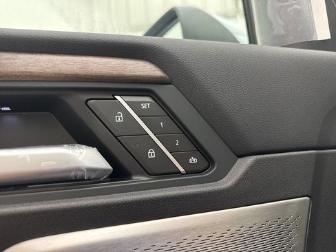 New 2026 GMC Acadia Denali Ultimate w/ LPO, All-Weather Package AWD/4WD image 25