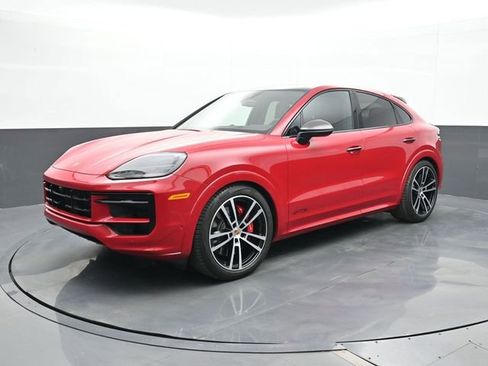 Used 2025 Porsche Cayenne GTS AWD/4WD image 1