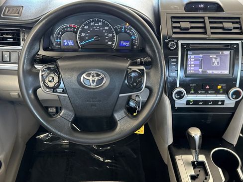 Used 2014 Toyota Camry LE FWD image 14