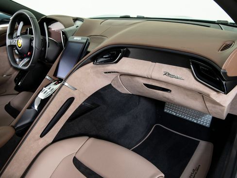 Certified 2025 Ferrari Roma Spider RWD image 17
