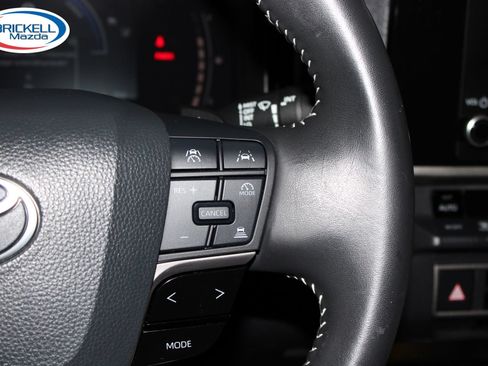 Used 2025 Toyota Camry SE FWD image 31