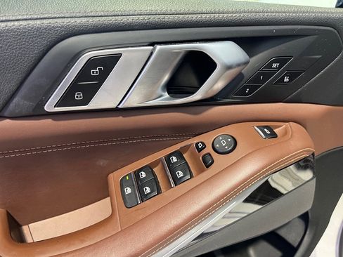 Used 2021 BMW X5 M50i w/ Premium Package image 31