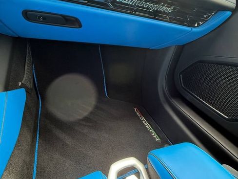 Used 2021 Lamborghini Huracan EVO RWD image 12