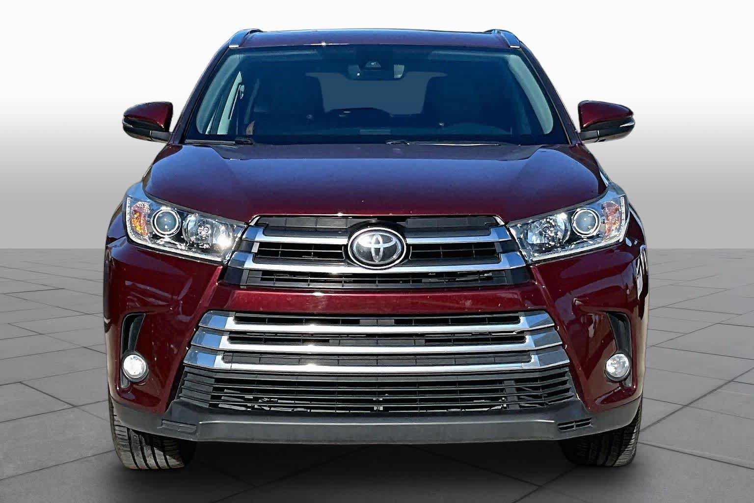 Used 2017 Toyota Highlander Limited FWD image 4