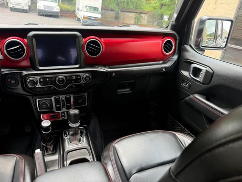 Used 2023 Jeep Gladiator Rubicon w/ Cold Weather Group AWD/4WD image 13