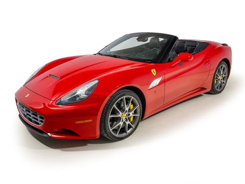 Used 2013 Ferrari California image 2