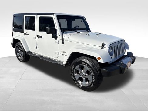 Used 2018 Jeep Wrangler Unlimited Sahara w/ Connectivity Group image 7
